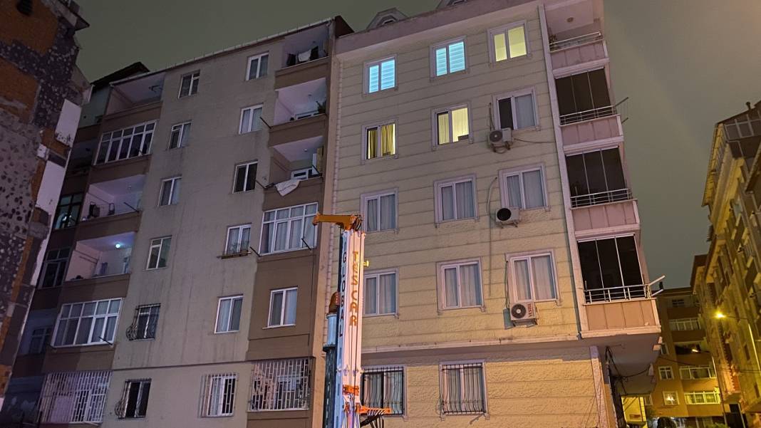 İstanbul'da korkunç olay! 20 daire tahliye edildi 9
